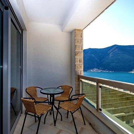 Apartment Dobrota Tomici  Exteriér fotografie